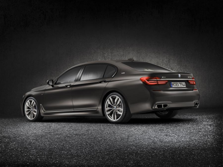  BMW M760Li xDrive (G12) 2016 года  (WW) (фото 1 из 25)